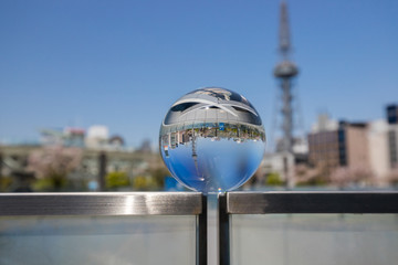 ガラスボールに映る名古屋の街並みの風景