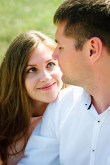 Obraz premium Girl looking to a guy with tender look