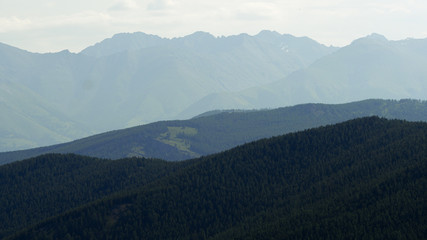Naklejka premium silhouette of rock range on horizon, mountainous area for traveling