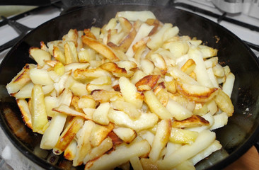  potatoes on the iron frying pan