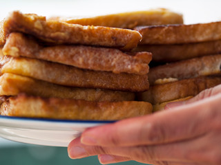 servieren einen Turm  französischer Toast