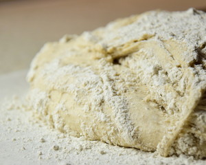 Roher Brotteig für hausgemachtes Brot - bäuerliches Roggenbrot