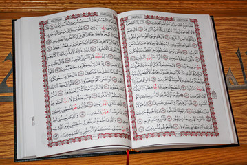 Fototapeta premium koran open book