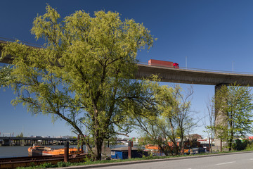 Am Rugenberger Hafen Hamburg sonnig Fr&uuml;hling