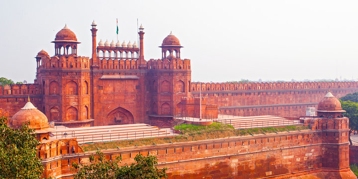 he Red Fort.This red sandstone fort is a UNESCO World heritage site that served as the residence of the Mughal emperor and is situated in New Delhi,India.