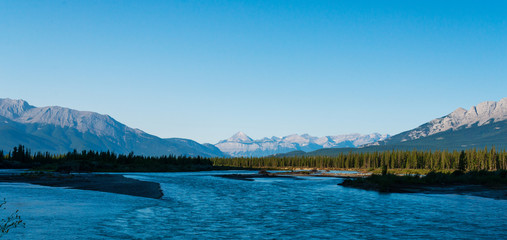 Obraz premium nature scenaries along the river Athabaska, Jasper National Park, Alberta, Canada