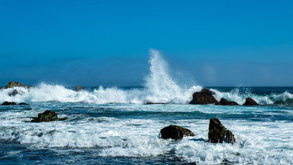 Wellengang  am Strand von Pacific Grove