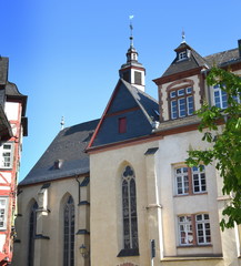 Fototapeta premium Franziskanerkirche am Schillerplatz von Wetzlar