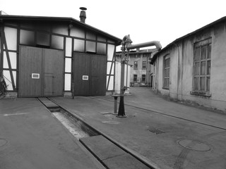 Drehscheibe mit historischen Schienenfahrzeugen