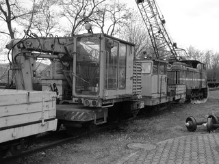Fototapeta na wymiar Drehscheibe mit historischen Schienenfahrzeugen