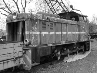 Drehscheibe mit historischen Schienenfahrzeugen