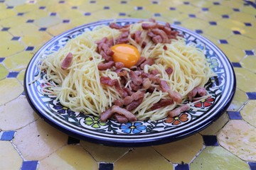 Assiette de pâtes spaghettis à la carbonara - Département du Rhône - France