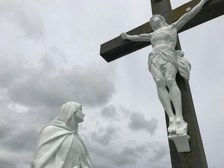 Mary looking at Jesus on the cross