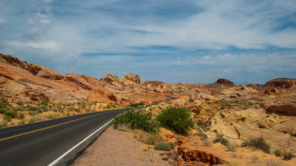 eine Straße die durch das Valley of Fire führt