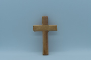 Cruz de madera de olivo