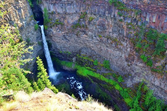 Spahats Falls , Rocky Mountains ,  Canada 