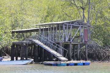Casa en el río.