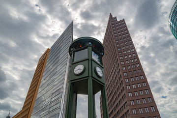 primer semáforo del mundo en Potsdamer Platz ,Berlin