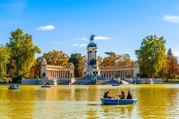 Fototapeta na wymiar Buen Retiro Park in the heart of Madrid in Castile, Spain