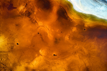 Obraz premium An orange algae salt field aerial shot