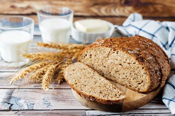 Wholegrain rye bread with glasses of milk