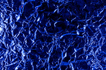Wrinkled aluminium foil with blue light reflections