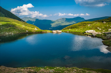 Fototapeta na wymiar Mountain lake landscape, blue crystal clear water