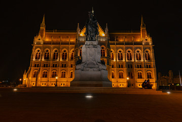Obraz premium night in the city of Budapest in Hungary