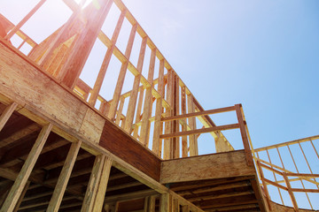 Obraz premium Wood on built new home framing a house under construction