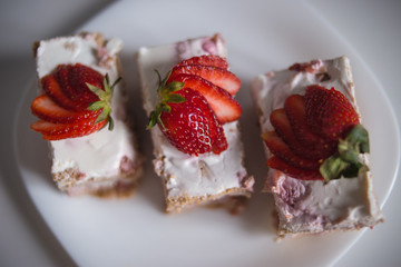 cheesecake with strawberries