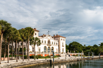 Fototapeta premium Exterior facade of old mansion in Florida