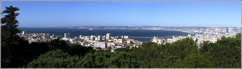 Fototapeta na wymiar Marseille panoramique 