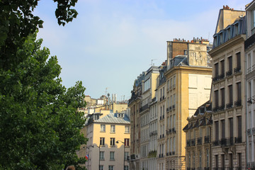 Fototapeta na wymiar Beautiful houses in Paris: European architecture, building where Parisians live