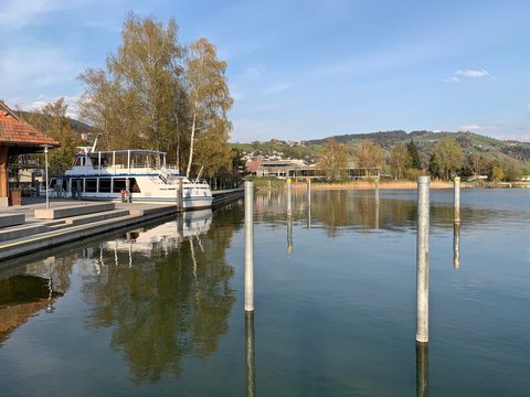 &Auml;gerisee &ndash; am Seeufer von Ober&auml;geri und am Seepplatz, / sch&ouml;ner See im Kanton Zug, 