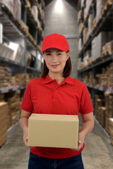 Female staff Lifting parcel boxes in the warehouse