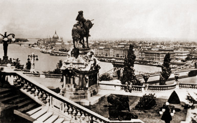 Obraz premium Budapest bridges and monuments taken prior to WWII bombings that destroyed all bridges and part of city. Historical significance. Copyright owner. BUDAPEST, HUNGARY. Circa 1938 to 1944.