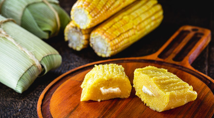 Pamonha is a Brazilian delicacy, common in the states of the Northeast and also in Goiás, Mato Grosso, Minas Gerais, Paraná, São Paulo and Tocantins. Sweet dill with cheese filling.