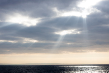 Obraz premium Reflection of sun rays on the sea in partly cloudy weather. Winter