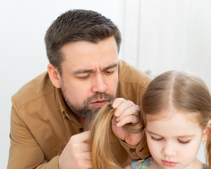 dad cuts hair at home child during quarantine.