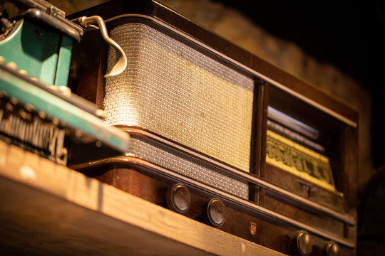 vintage old music radio and typewriter