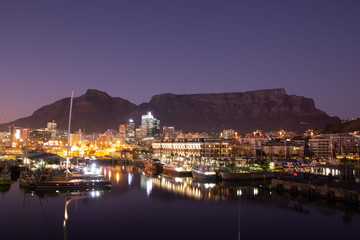 Fototapeta na wymiar View of Table Mountain at dawn from waterfront of Cape Town