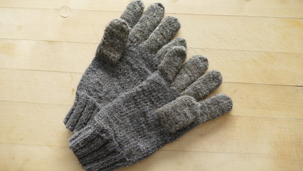 gray wool knitted gloves