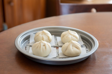 自宅で手作りした肉まん　成型してから蒸す前の肉まん