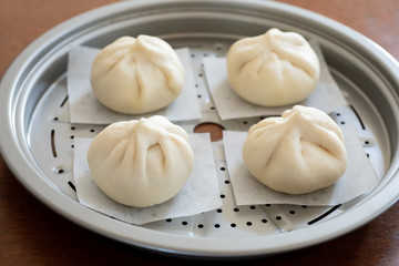 自宅で手作りした肉まん　成型してから蒸す前の肉まん