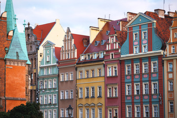 Fototapeta na wymiar colorful buildings of Wroclaw