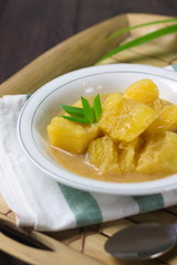 A sweet Indonesian traditional food made from cassava , coconut milk and palm sugar 
