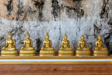 Fototapeta na wymiar タイ南部トラン県の仏像