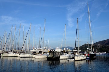 Fototapeta na wymiar Yachts at the pier of a yacht club in the Turkish city of Marmaris