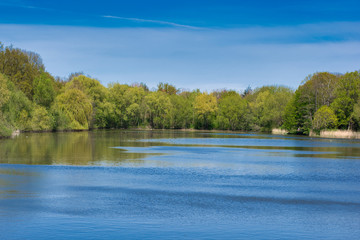Kupferteich bei blauem Himmel in Hamburg 