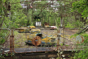 Prypeć Czarnobyl wesołe miasteczko samochody  © Magdalena